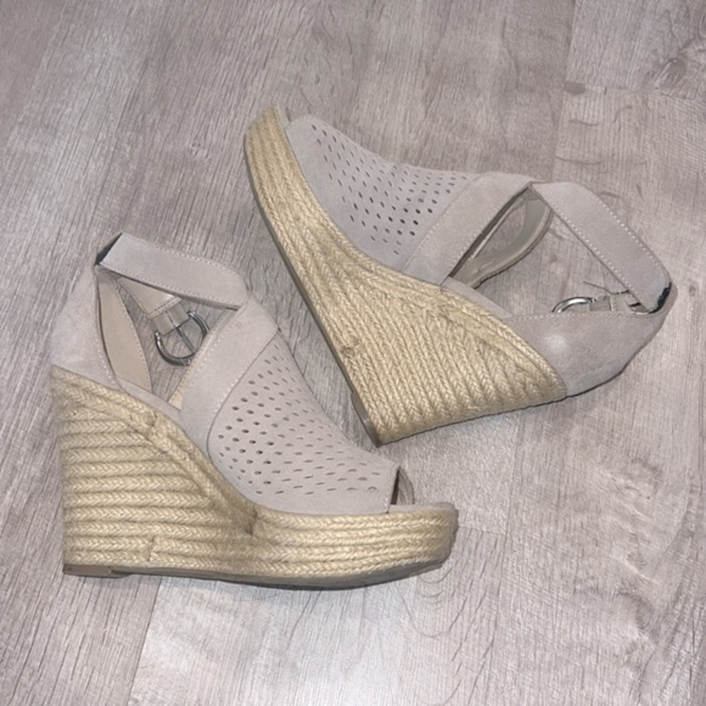 Marc Fisher Tan Wedges